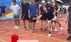 极限对决现场：双人打扑克剧烈运动视频中的汗水与策略