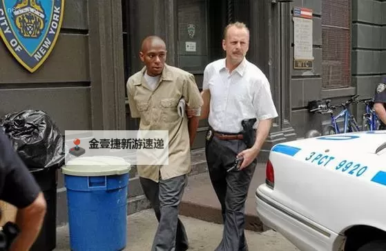 勇闯16街区百度影音：夜幕中的追光冒险图1